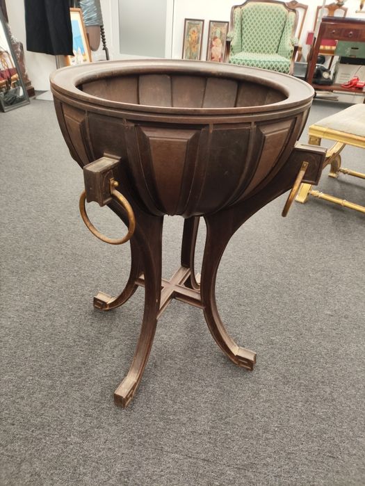 Grande floreira em madeira