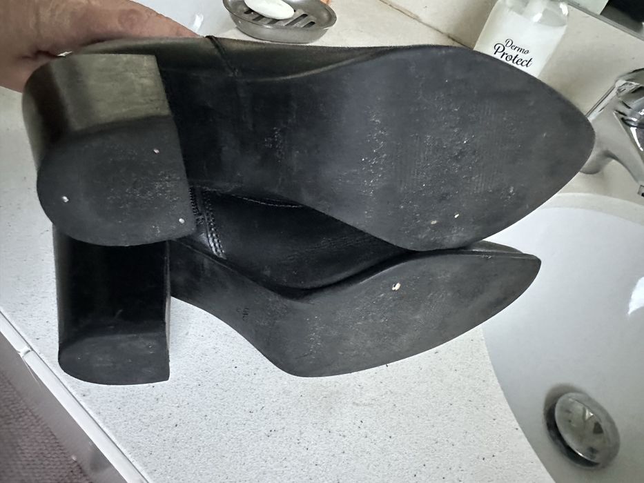 Botas em pele, pretas