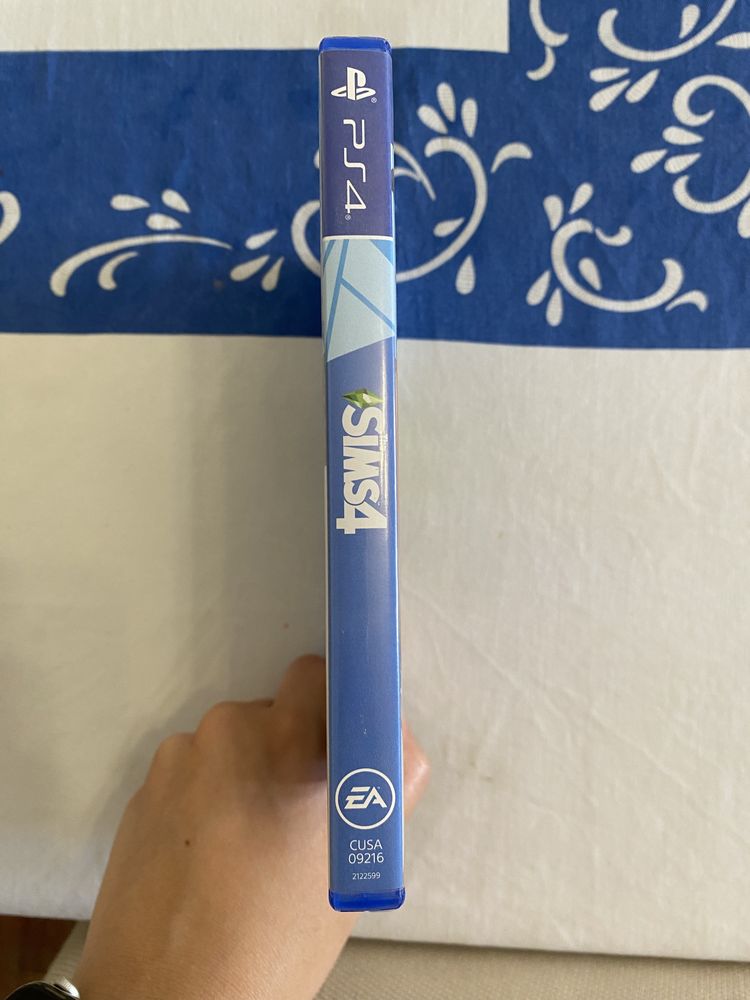 Jogo Sims4 PS4 c/ duas expansões