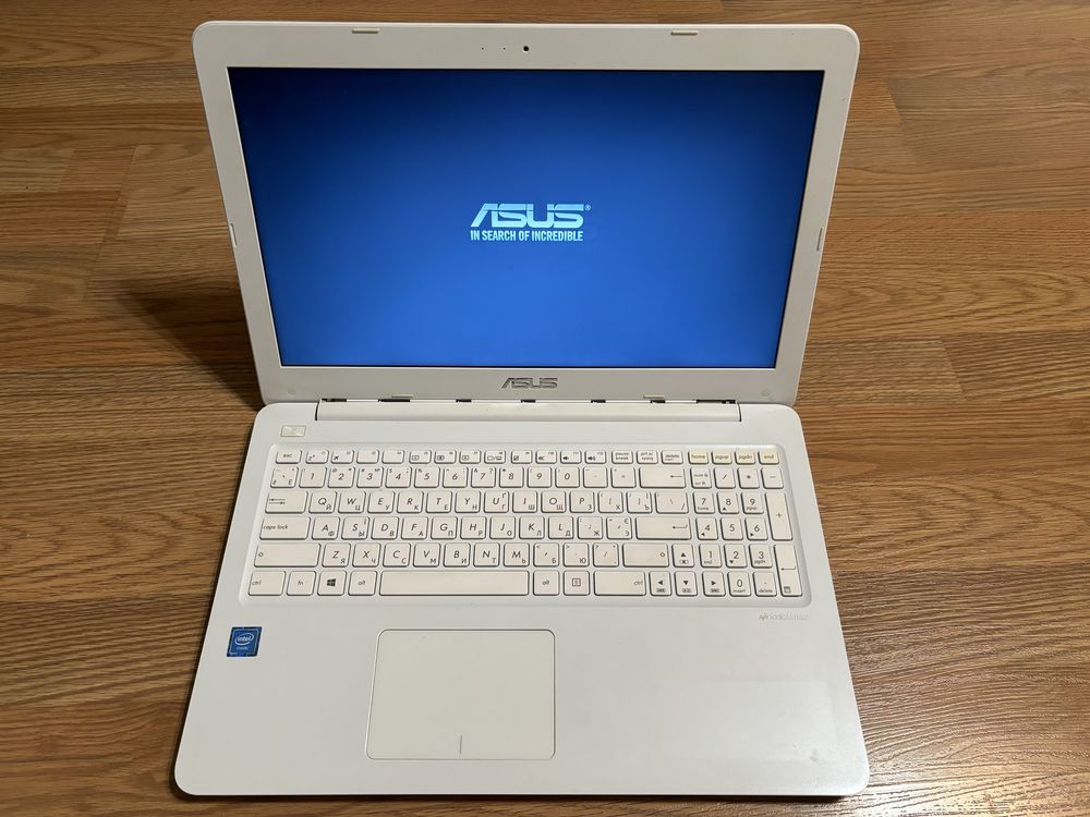 Ноутбук ASUS E502N