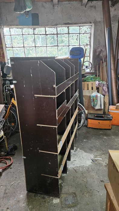 Regał, pułki, szafka, gniazda