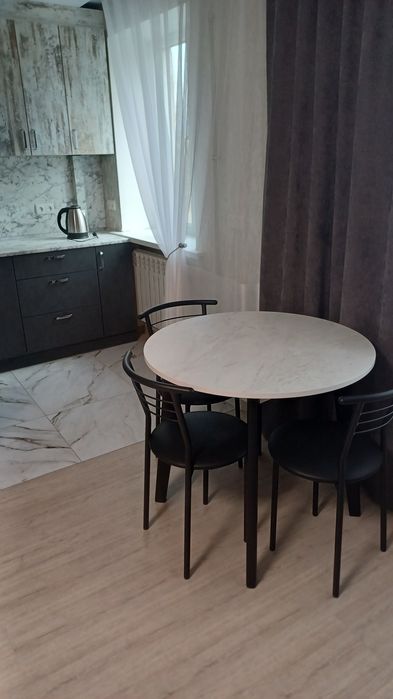 Здам подобово 1 кімнатну квартиру-студію.