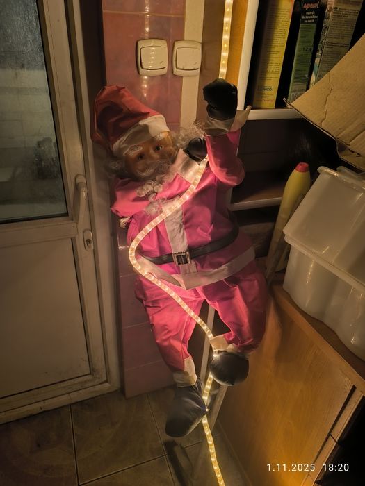 Mikołaj wspinający się