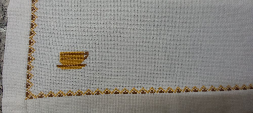 Pano bordado a ponto cruz