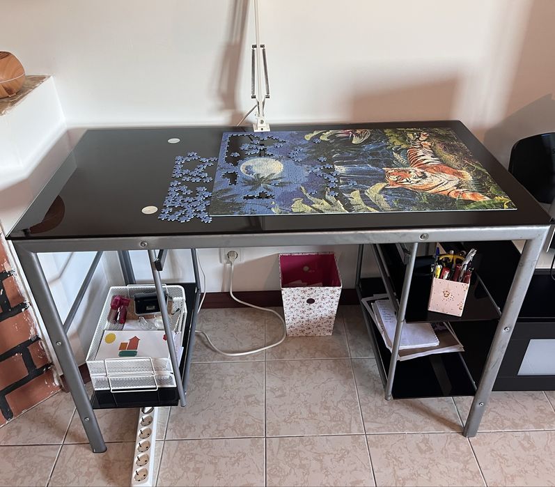 Secretária em bom estado