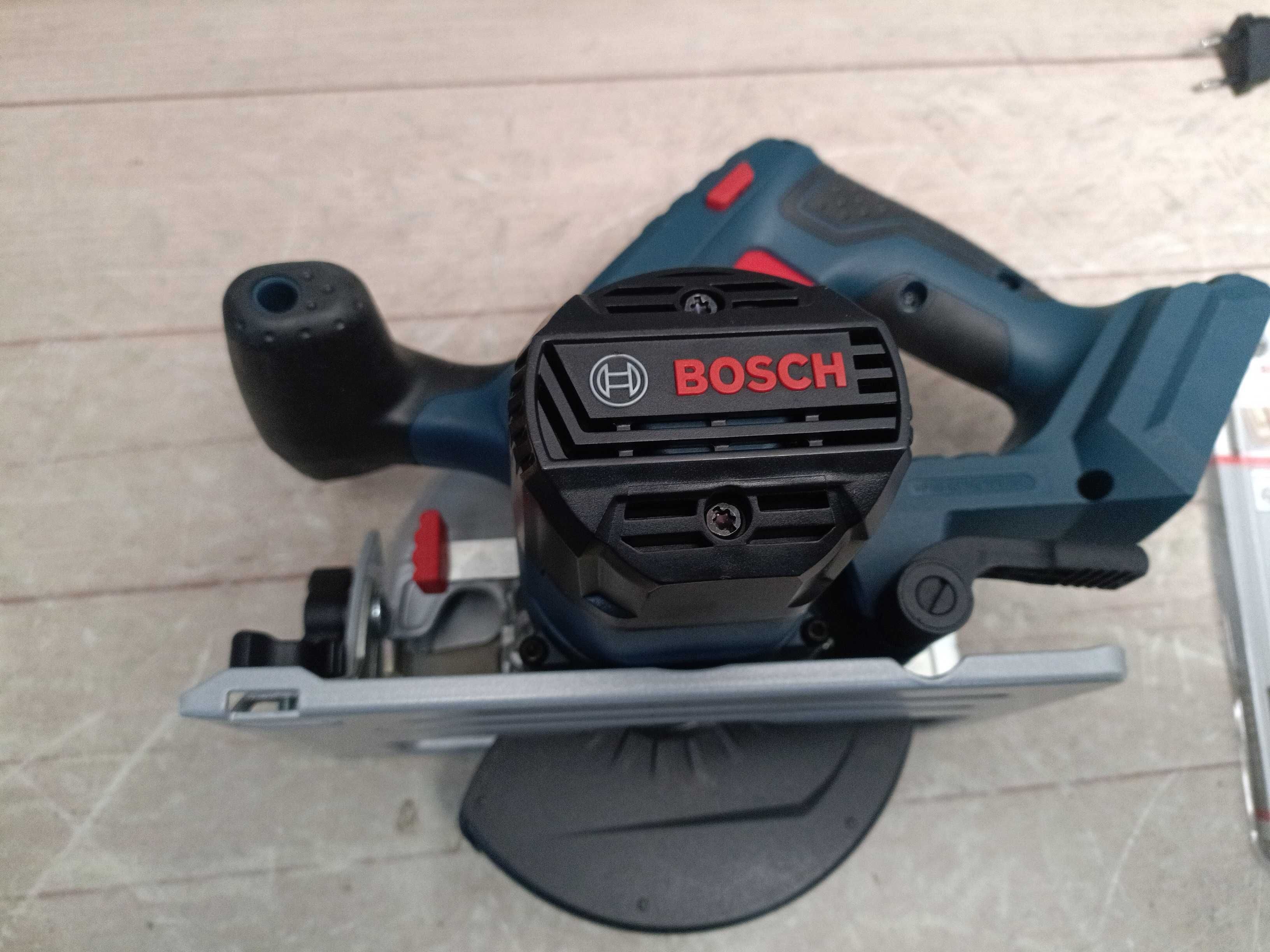 Bosch GKS 18V-57 акумуляторна циркулярна пилка + АКБ 5.0Аг + Зарядне