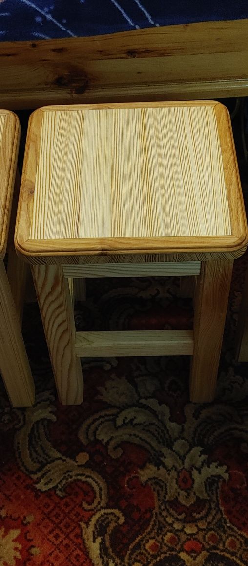 Зручні та красиві табуретки. 750грн.