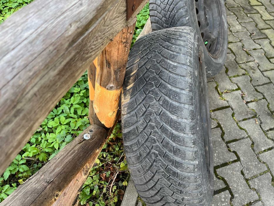 Felgi stalowe z oponami zimowymi Toyota Verso