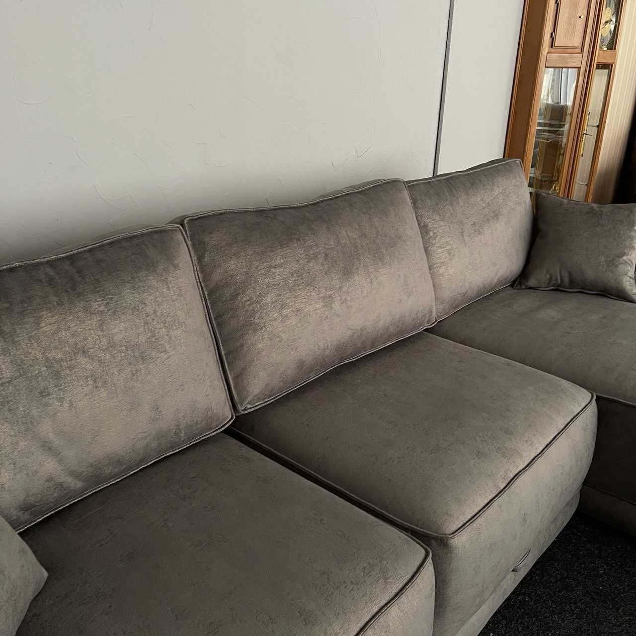 Новий великий розкладний диван г-подібної форми