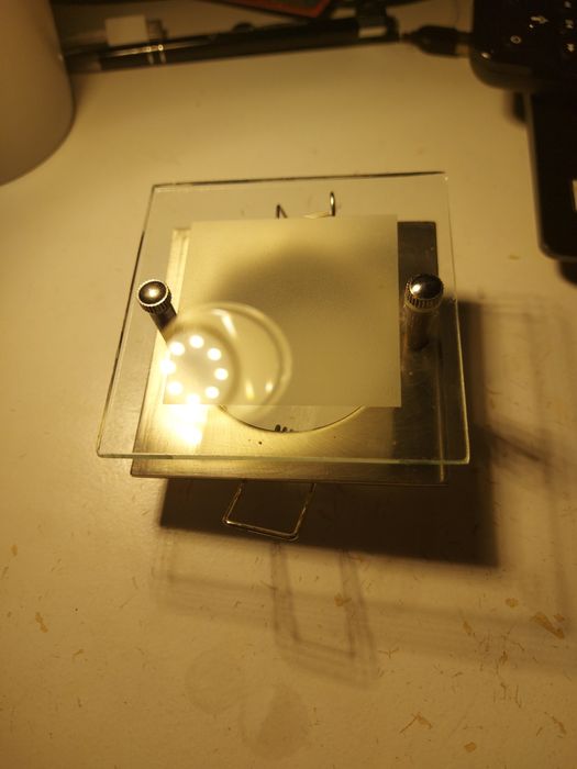 Oprawka halogenowa z szybką