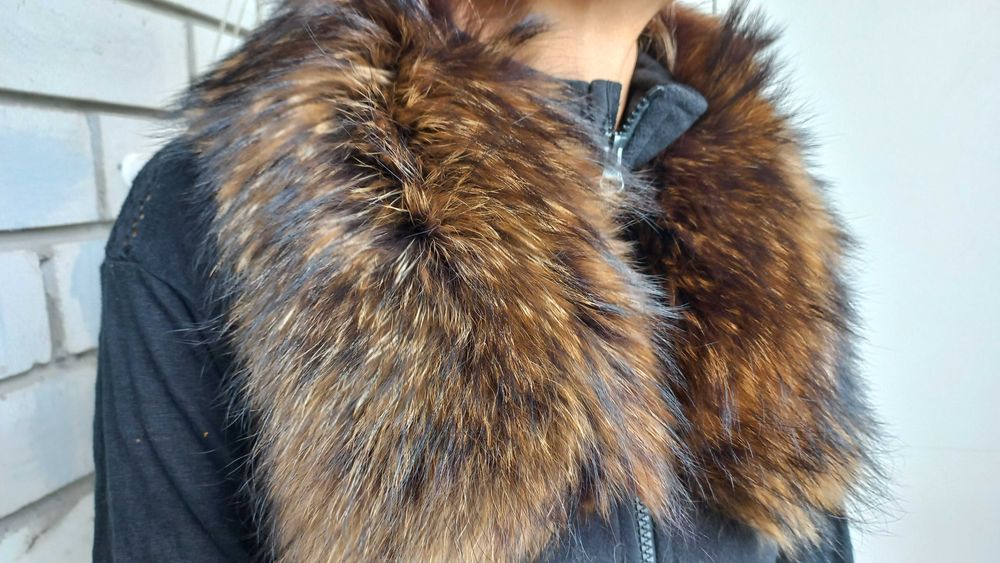 Меховой воротник.