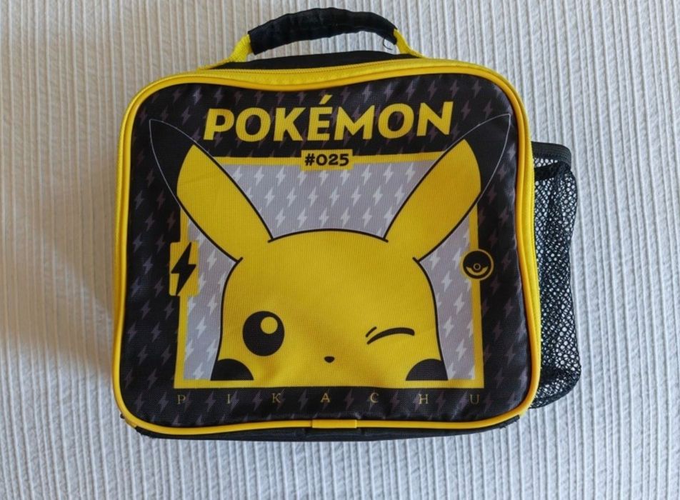 Mochila e estojo PIKACHU