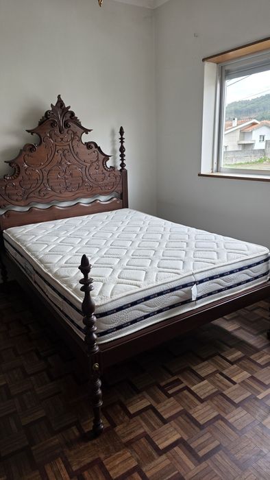 Cama madeira e colchão
