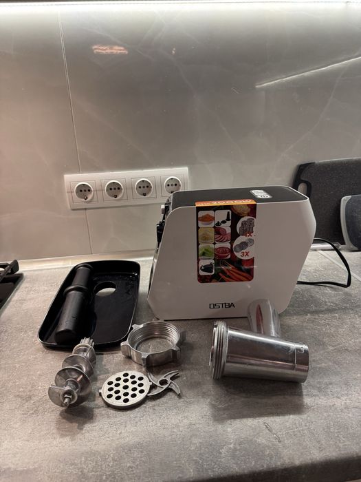 Електромясорубка OSTBA