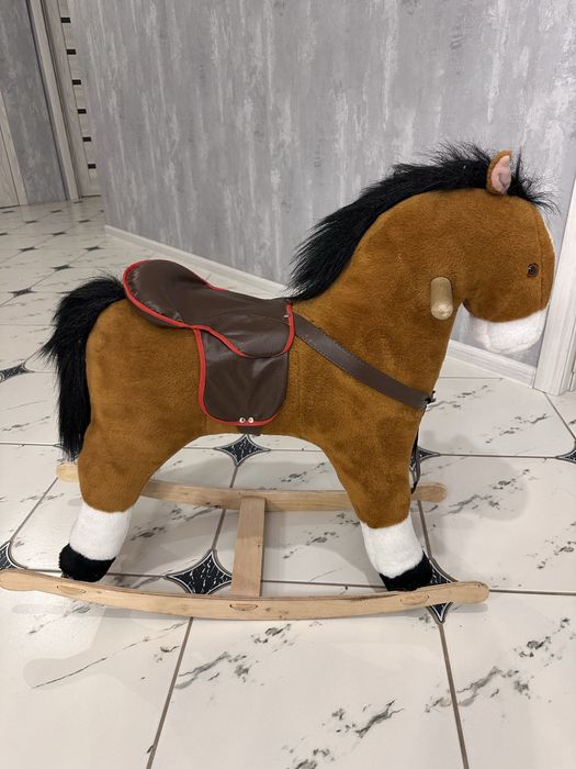 Кінь-гойдалка(в гарному стані )