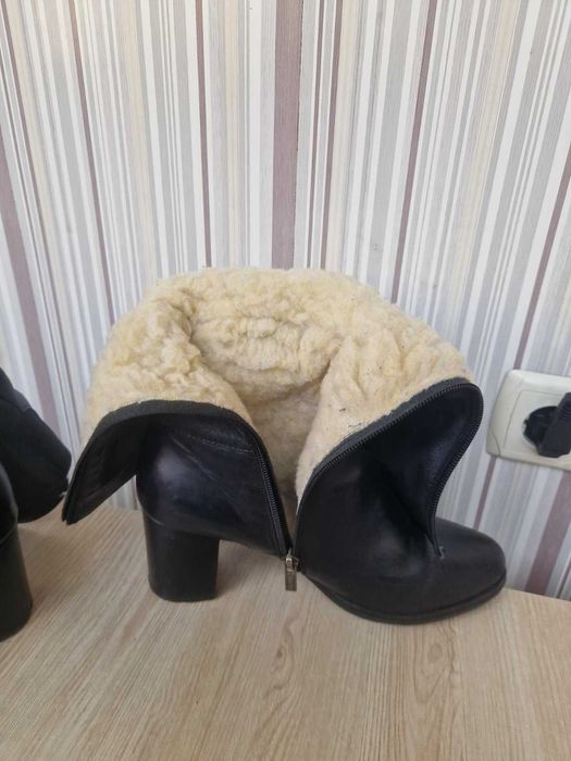 продам зимові кожані чоботи