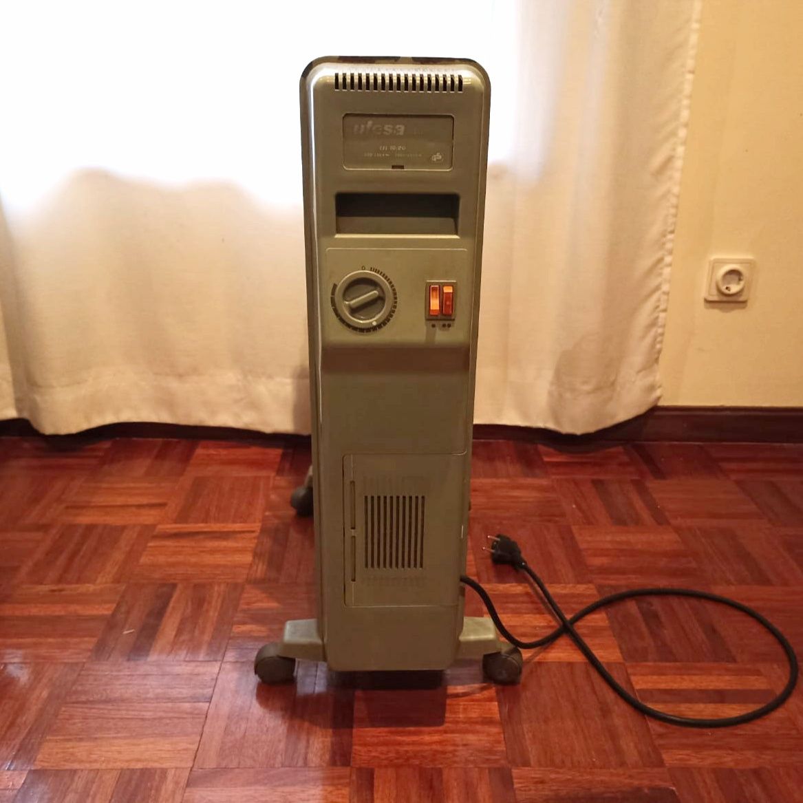 Aquecedor a óleo Ufesa 2200 W