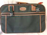 zielona walizka, płótno, stylowa