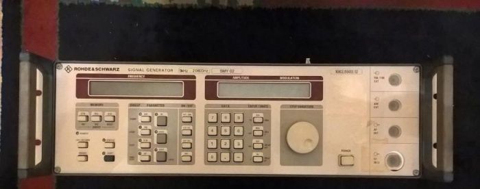 Rohde & Schwarz SMY02 Signal Generator (gerador de sinais) Frequency