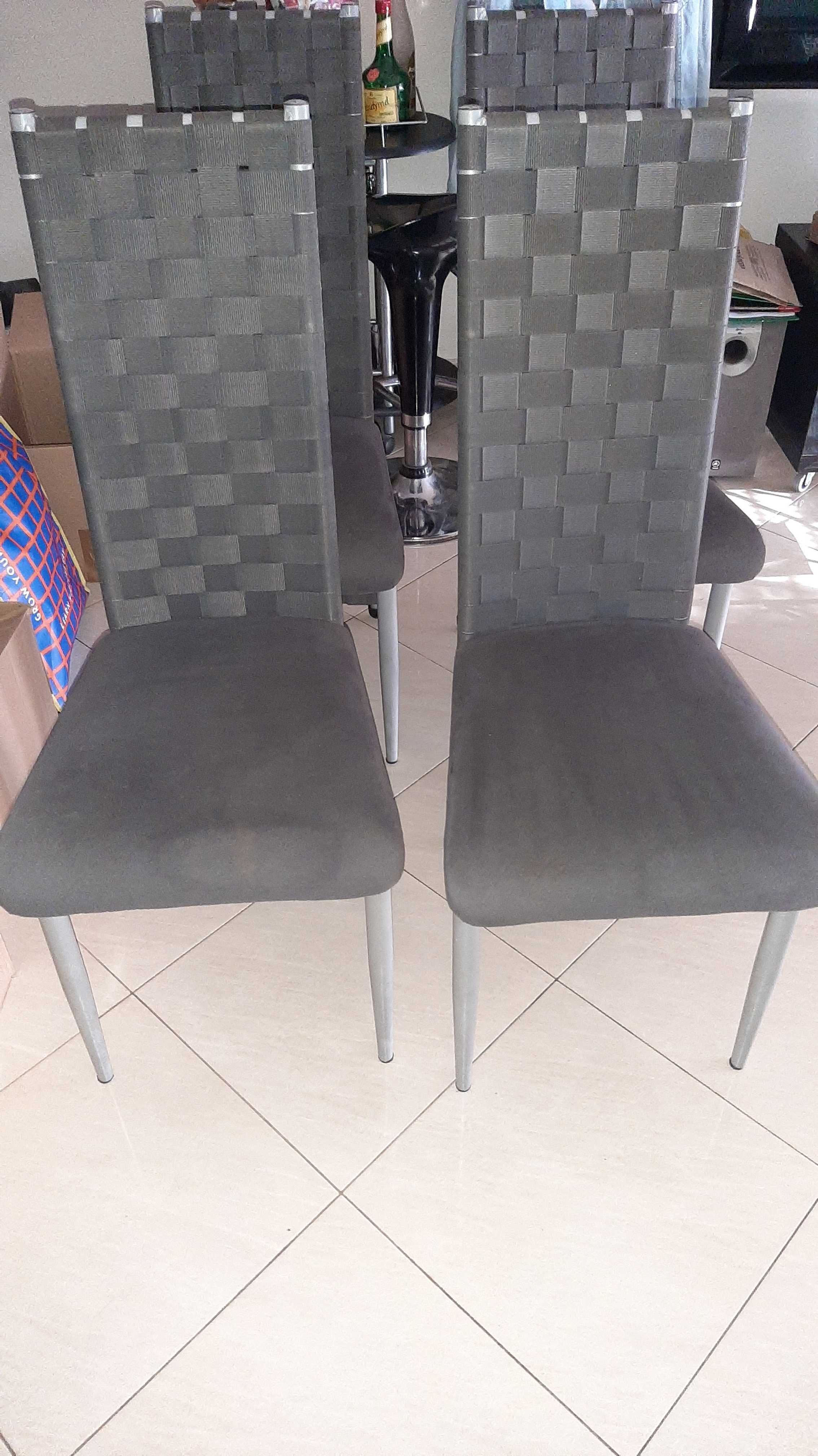 Cadeiras de sala de cor cinza em pele de pessego da loja La Senia