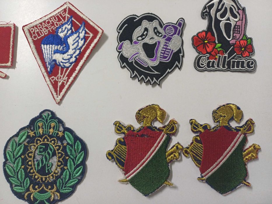 Emblemas em tecido e bordados 12 unidades
