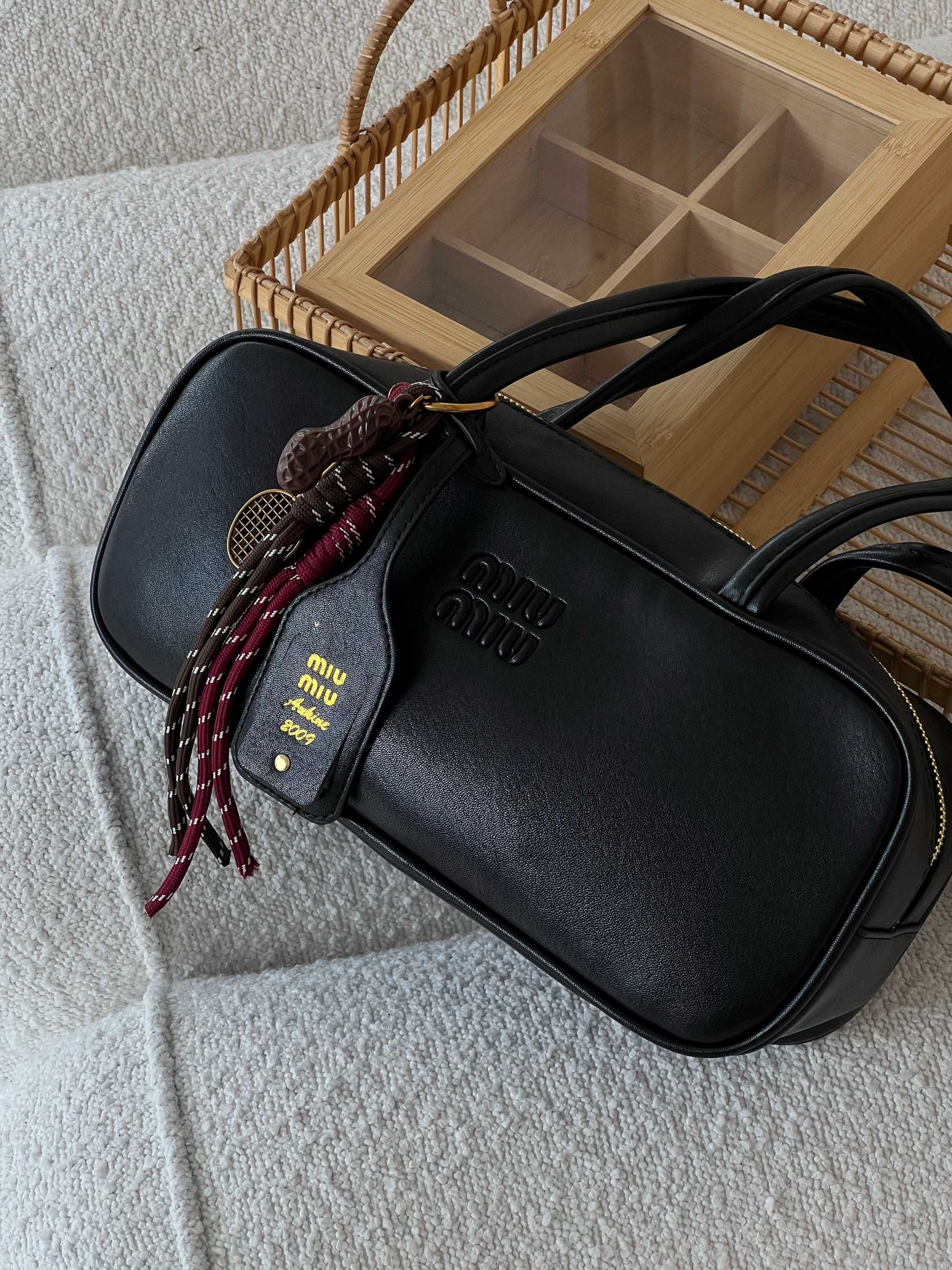 Сумка Miu Miu багет з брелком  на плечо Миу Миу  клатч