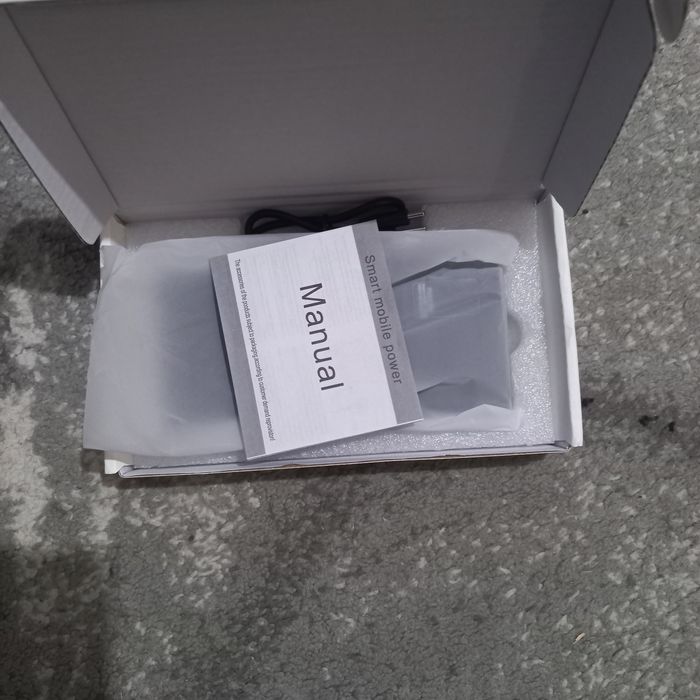 Павербанк, портативний зарядний пристрій, зовнішній акумулятор.