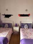 Vendo 2 camas com estrado e colchao em bom estado