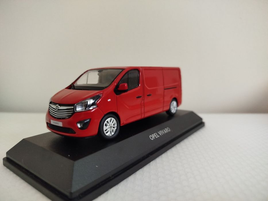 Miniatura Opel Vivaro 1/43 Nova
