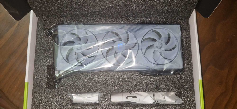 Placa Gráfica MSI NVIDIA GeForce RTX 5060 Ti  Gaming Trio OC White 16G