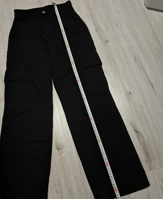 Damskie jeansy czarne z wysokim stanem i z sześcioma kieszeniami