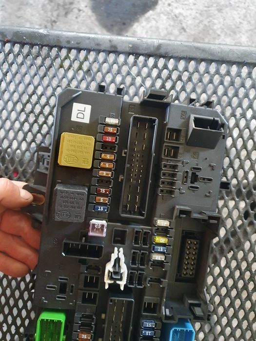 Skrzynka bezpieczników moduł sterownik Opel Astra H 3 III 1.6 z16 xep