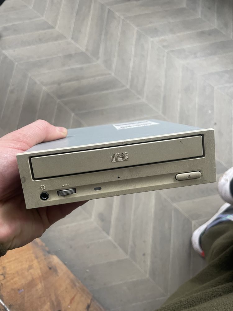 Продам дисковод CD-540E