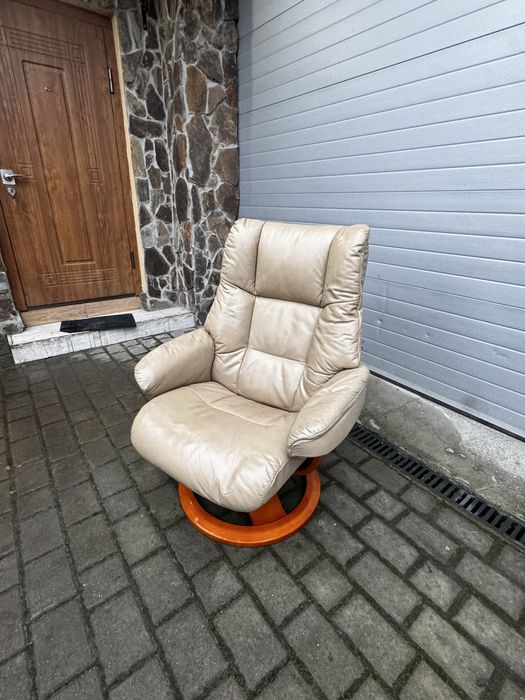 Шкіряне компютерне крішло