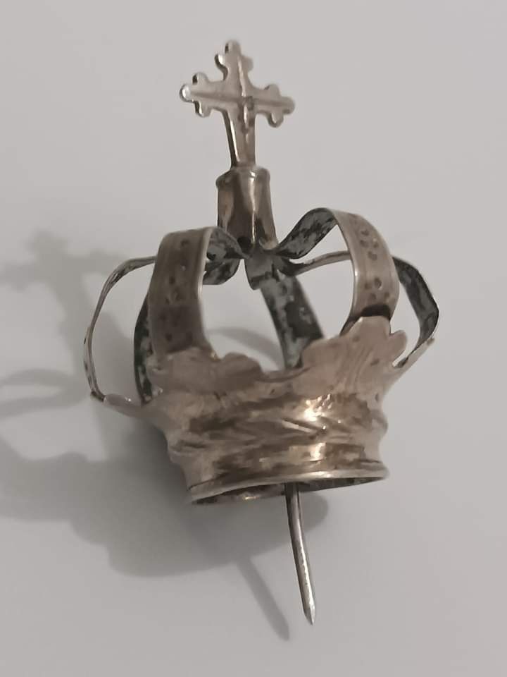 Coroa de prata antiga - cinzelada