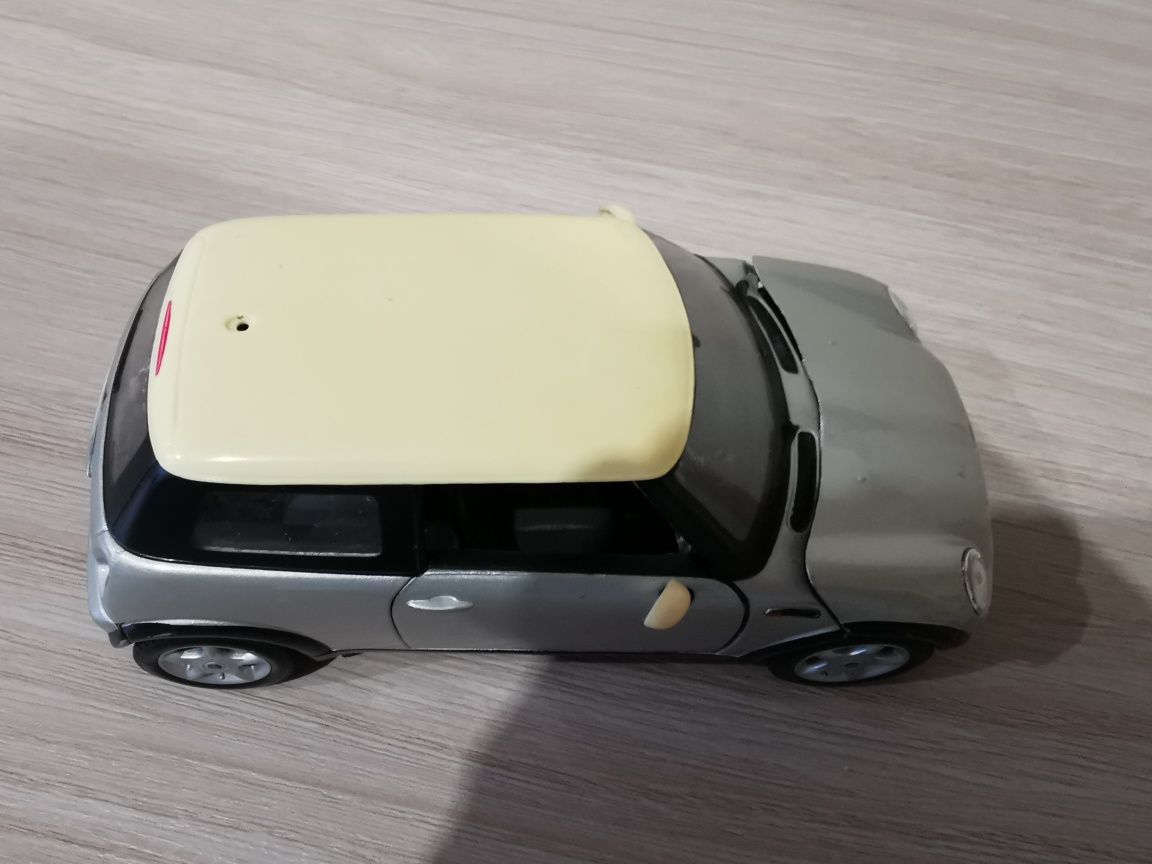 1:24 Mini Cooper One Maisto