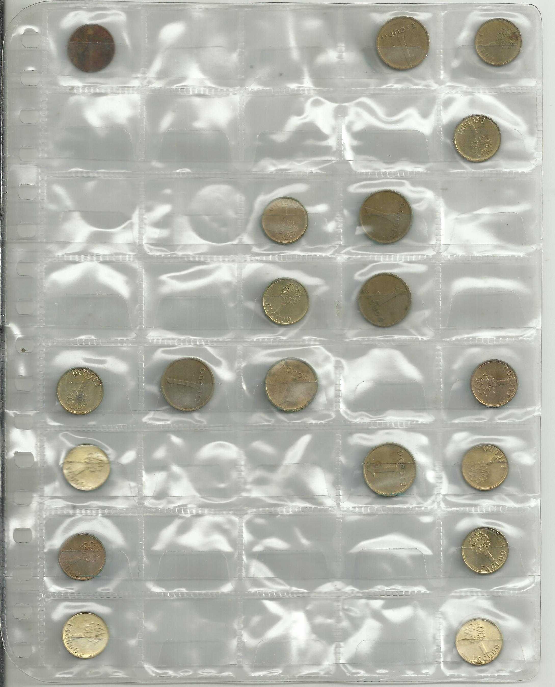 Lote com 67 moedas de 1, 5 e 10 escudos