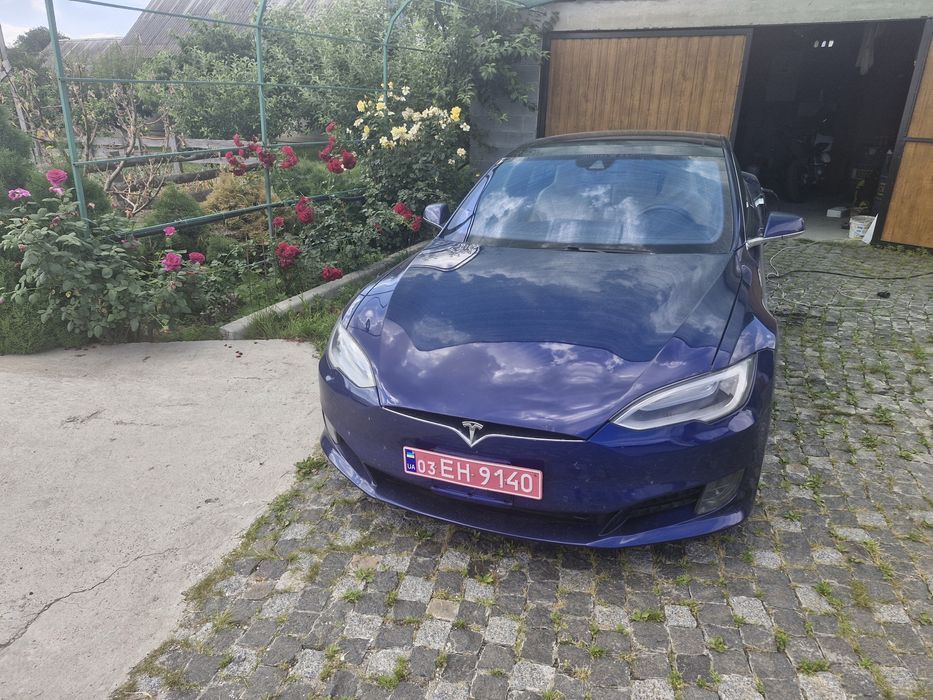 Автомобіль тесла