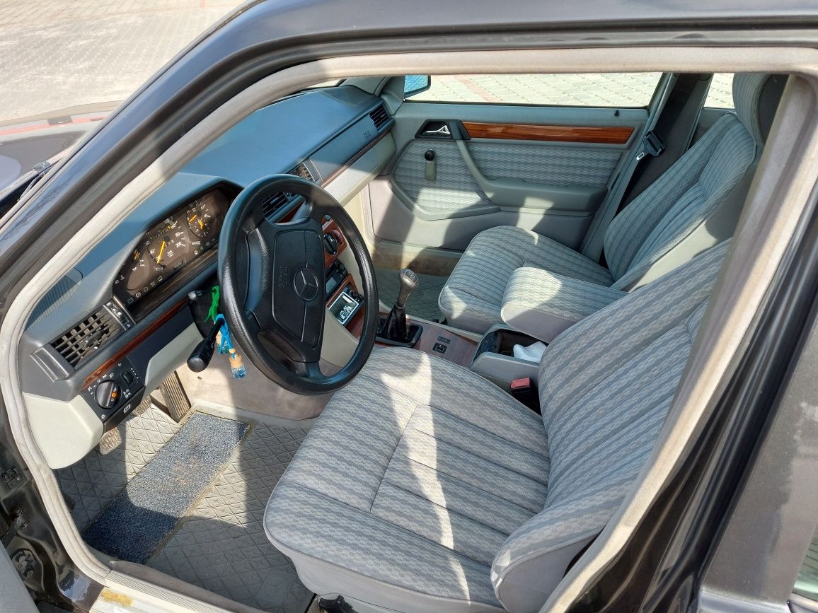 Sprzedam MERCEDESA 124