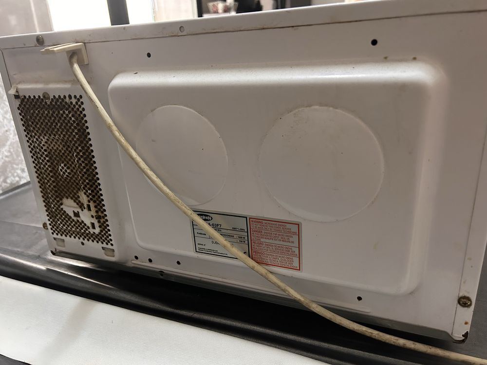 Micro-ondas funcional – Simples e prático