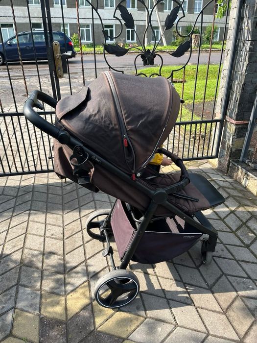 Прогулянкова коляска