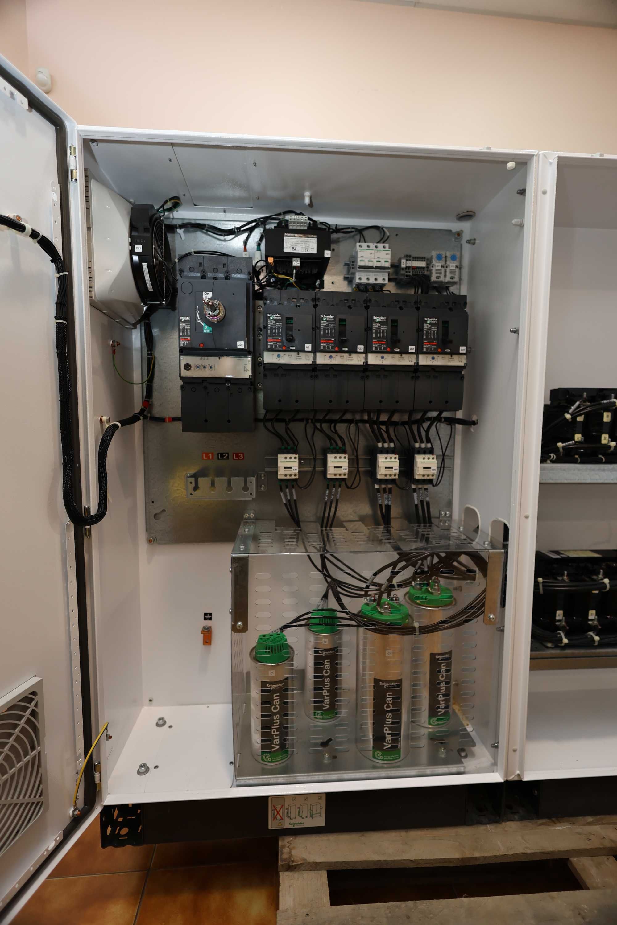 Quadro de Baterias Scheneider Electric VLBVAF4P com Diagrama