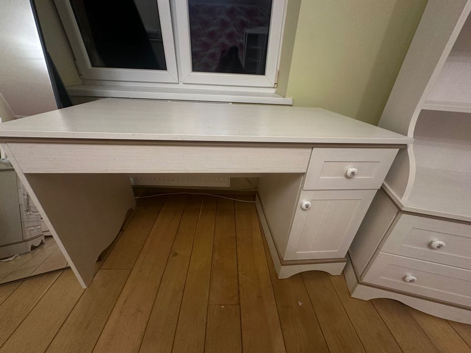 Меблі в дитячу кімнату для дівчинки