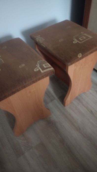 Do sprzedania narożnik kuchenny używany i 2 taborety