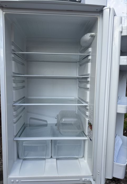 Холодильник-Морозильник Индезит