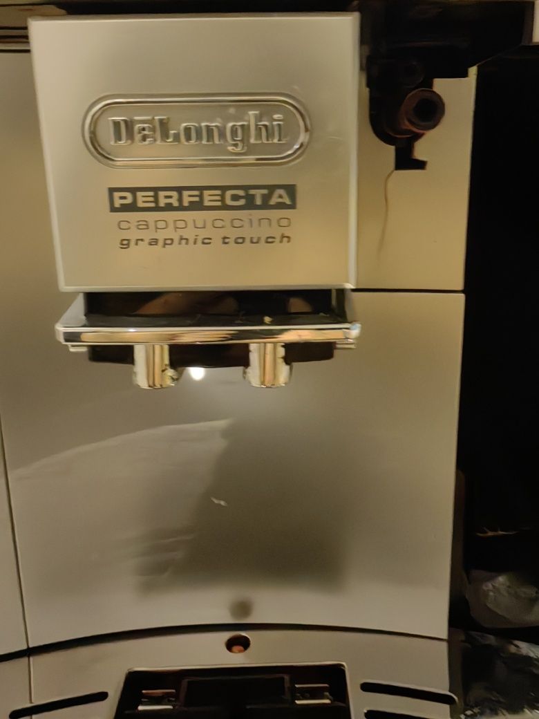 ekspres do kawy ciśnieniowy DeLonghi Perfecta ESAM5600