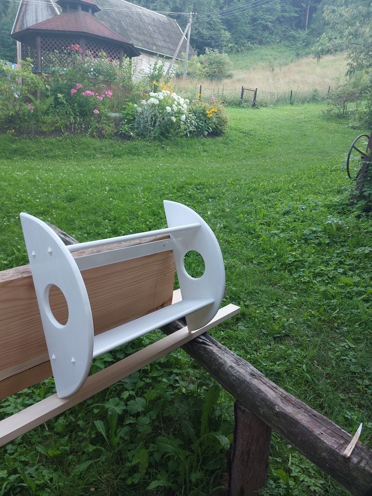 Półka ścienna z litego drewna jesionowego