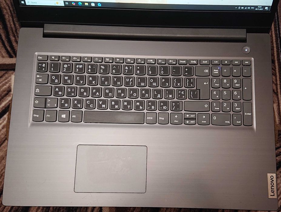 Lenovo/17,3" FHD IPS/Intel i3-1005/SSD 256Gb/4 Gb DDR4/бат.3 час