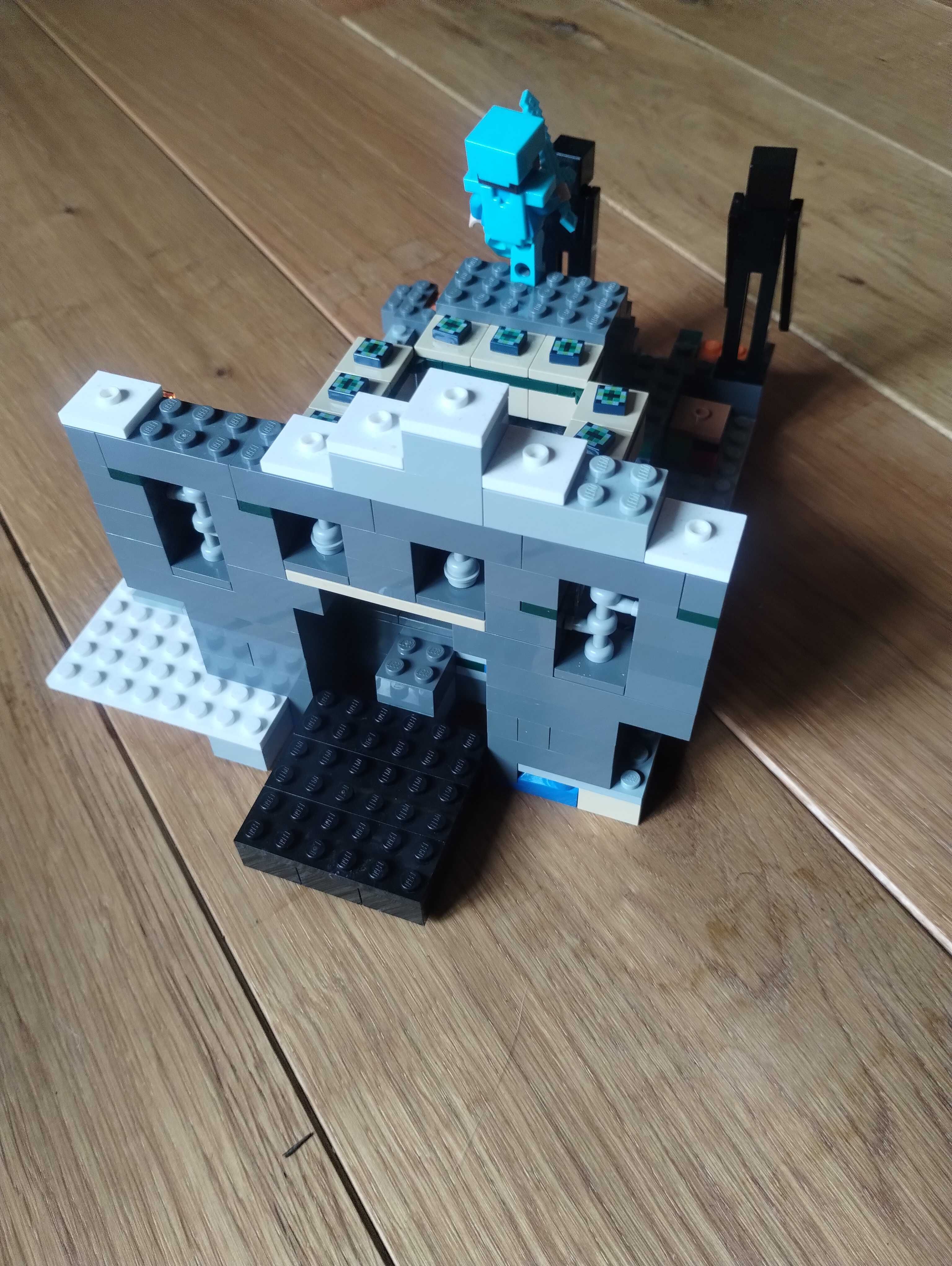 LEGO 21124 Minecraft Portal Kresu