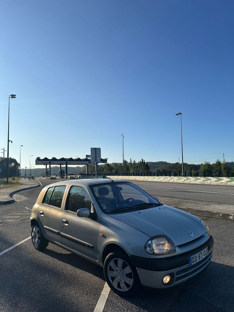 Renault Clio 1.4 Gasolina – 75 cv | 5 Portas | Económico e Fiável